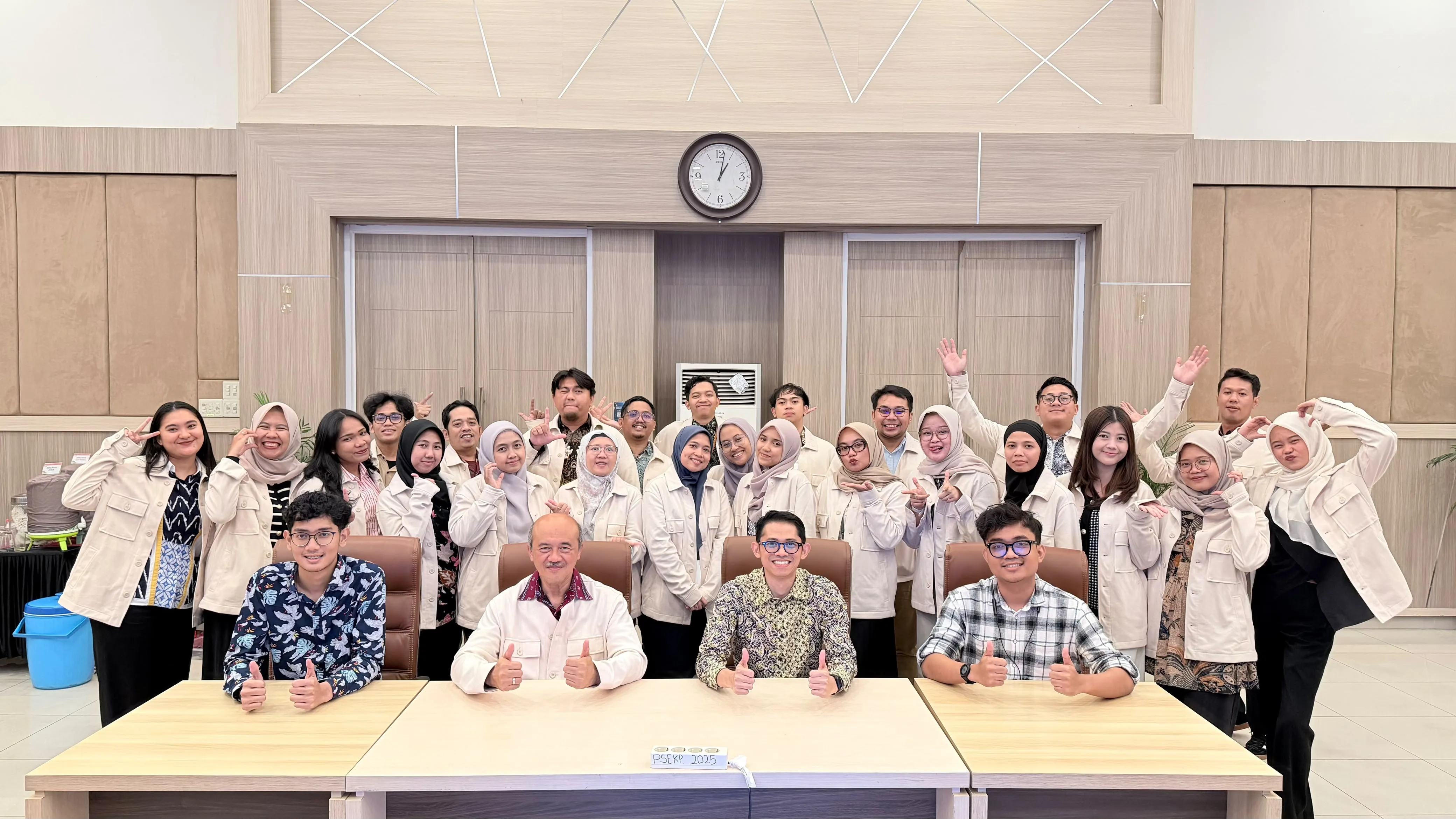 Peserta dan pengajar pelatihan AI bersama Bappenas